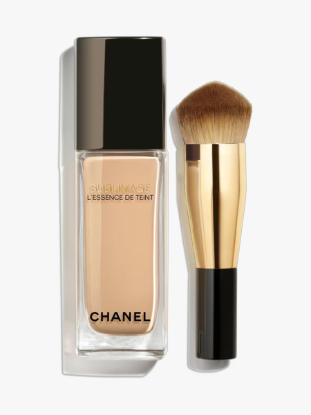 Chanel Sublimage L’Essence de Teint in BD21 in branded components on a light gray background